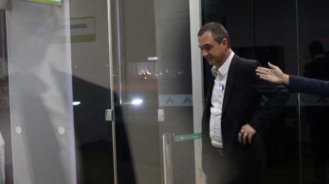 Joesley chora ao entrar na cela da PF