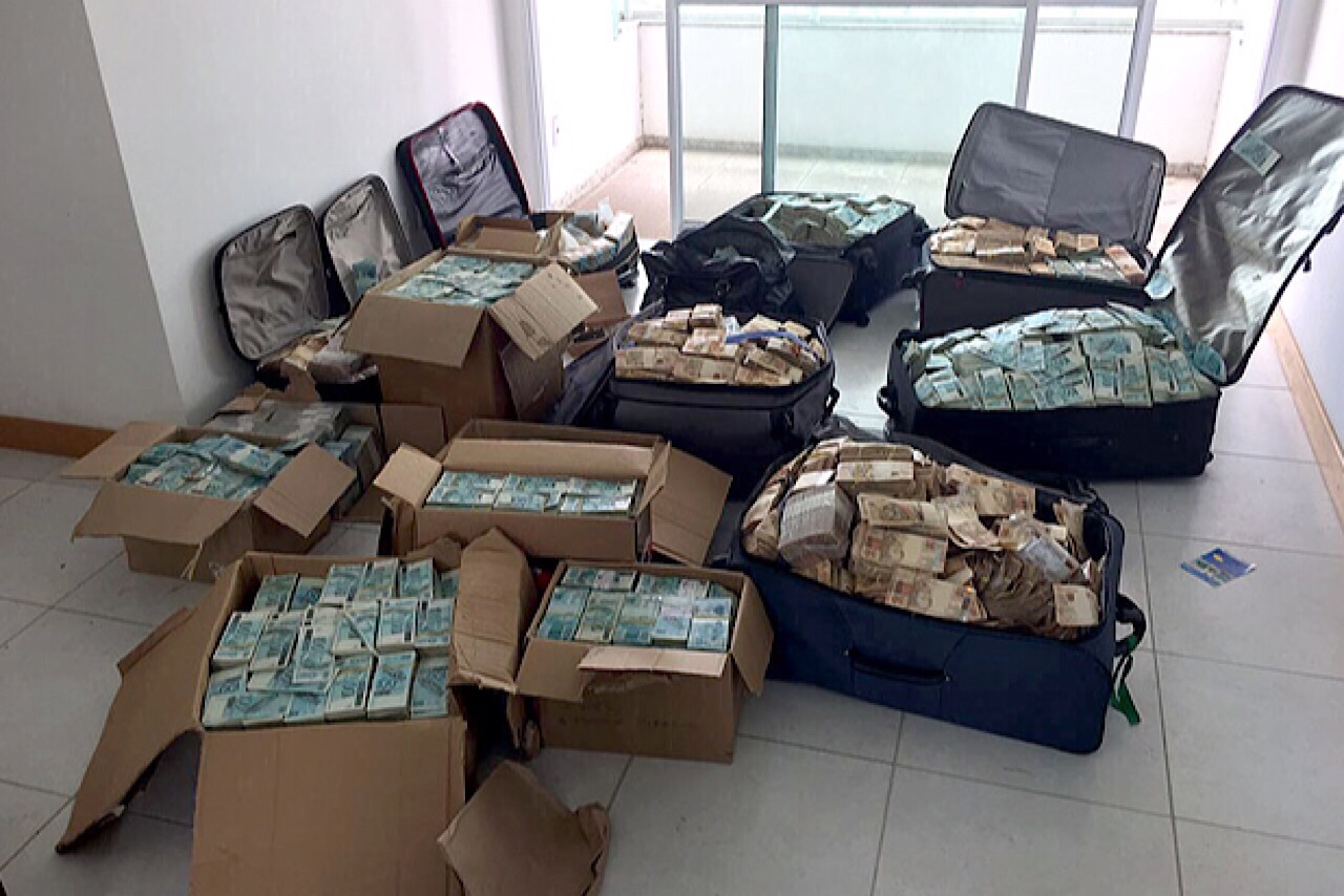 Veja o dinheiro que ex-ministro guardava