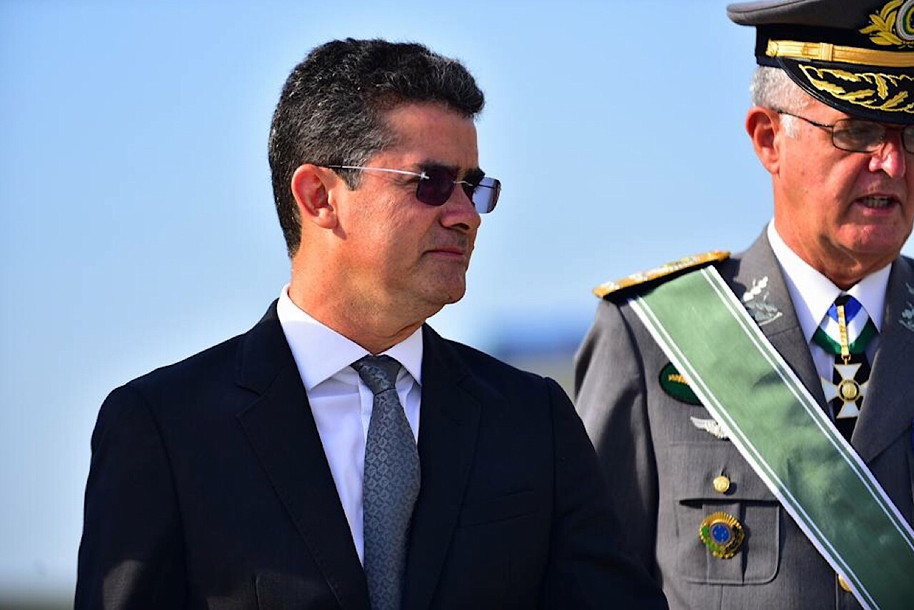 David resolve adiantar abono dos professores