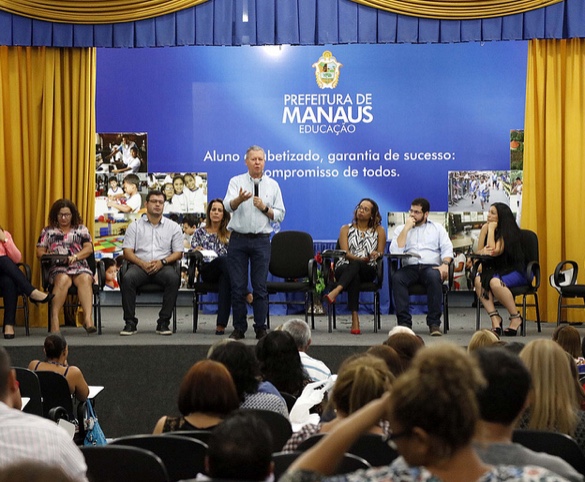 Prefeitura anuncia plano para recuperação de escolas