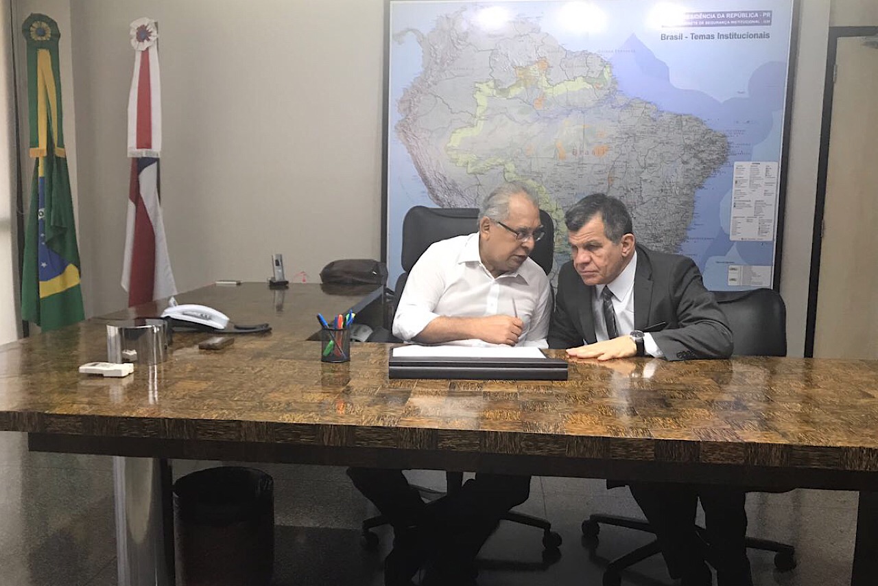 Amazonino já despacha na sede do governo