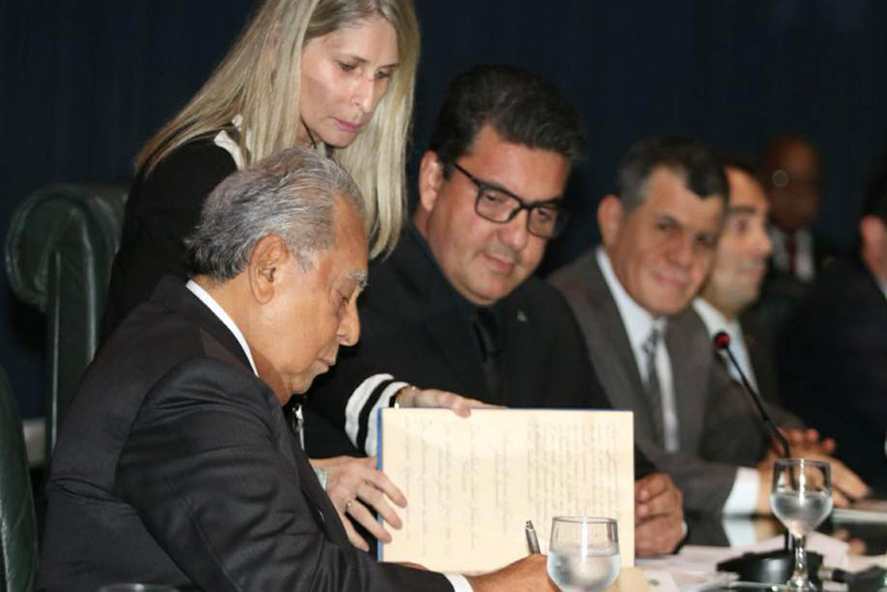 Veja o Diário Oficial com as nomeações de Amazonino