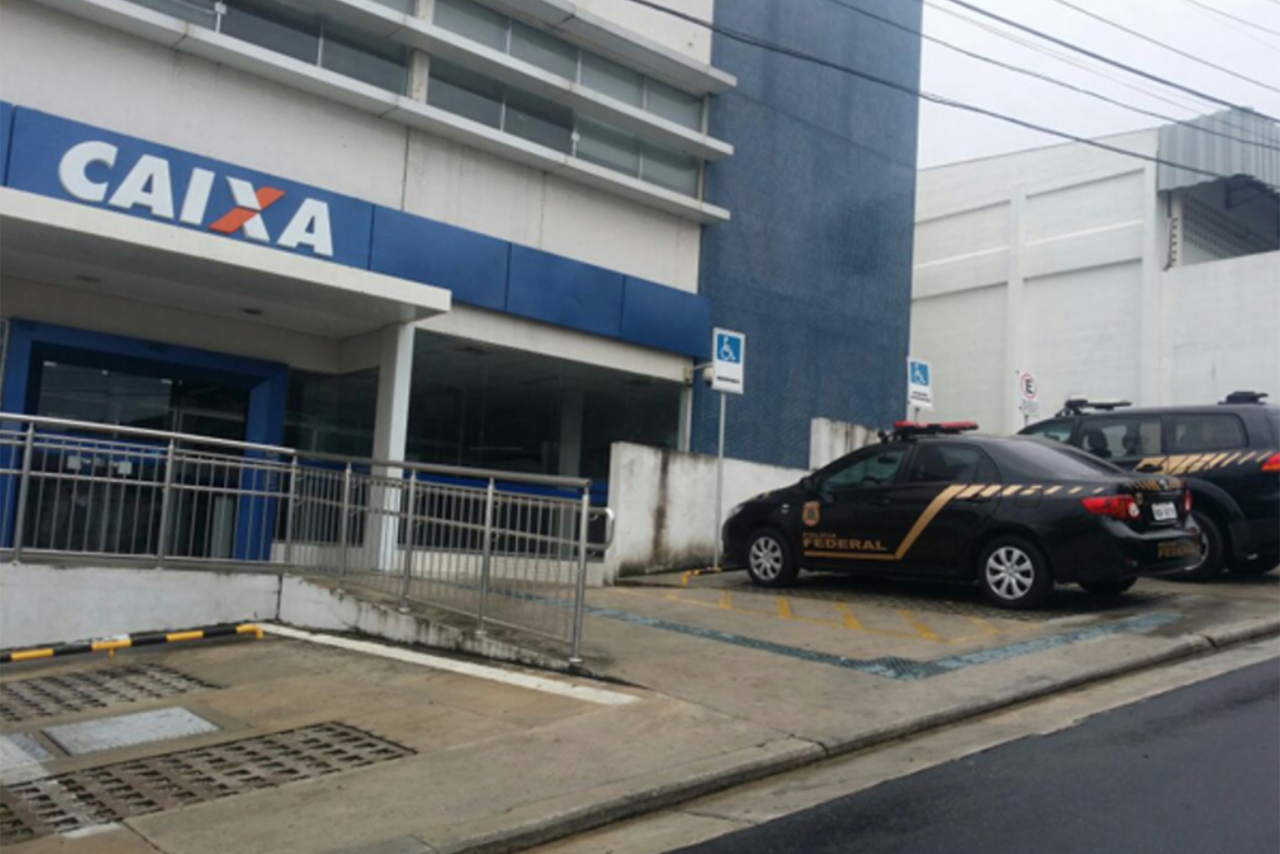 Senador Lindbergh Farias denuncia que Temer quer vender Caixa Econômica