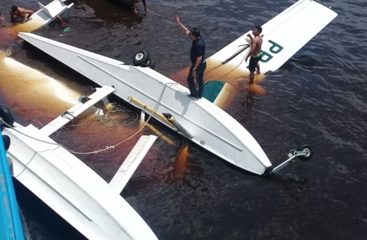 Aeronave do Greenpeace cai no Rio Negro