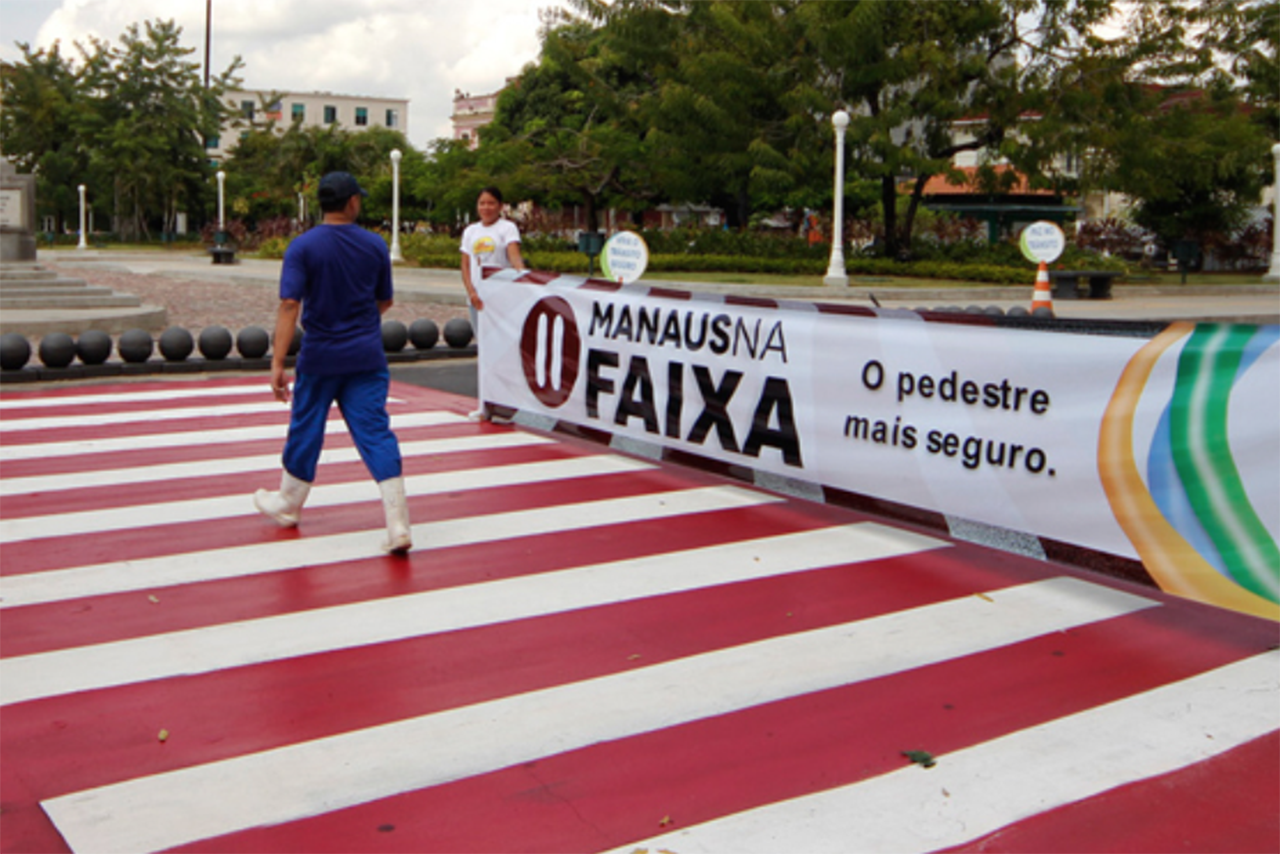 Pedestre que andar fora da faixa será multado em R$ 44,19