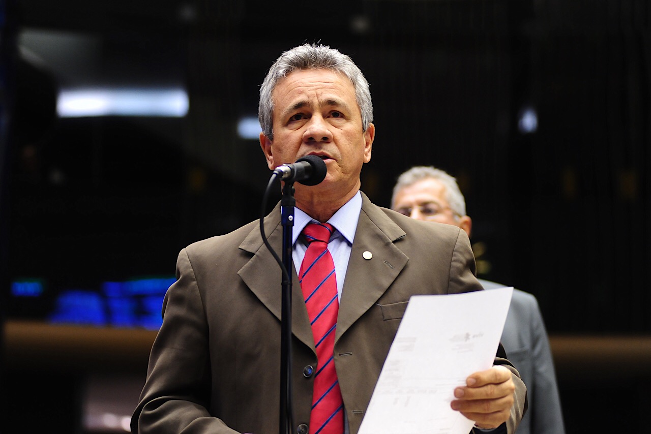 PSDB oficializa filiação do deputado federal Carlos Souza