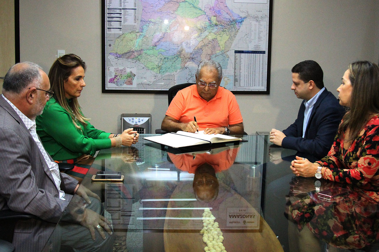 Amazonino apresenta mais quatro secretários de Governo