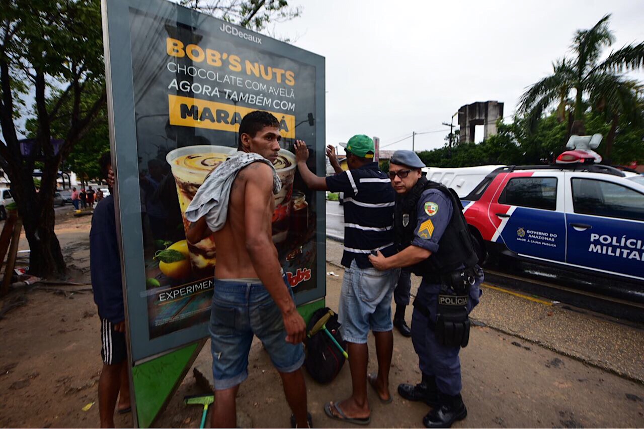 PM caça falsos limpadores de vidro em Manaus