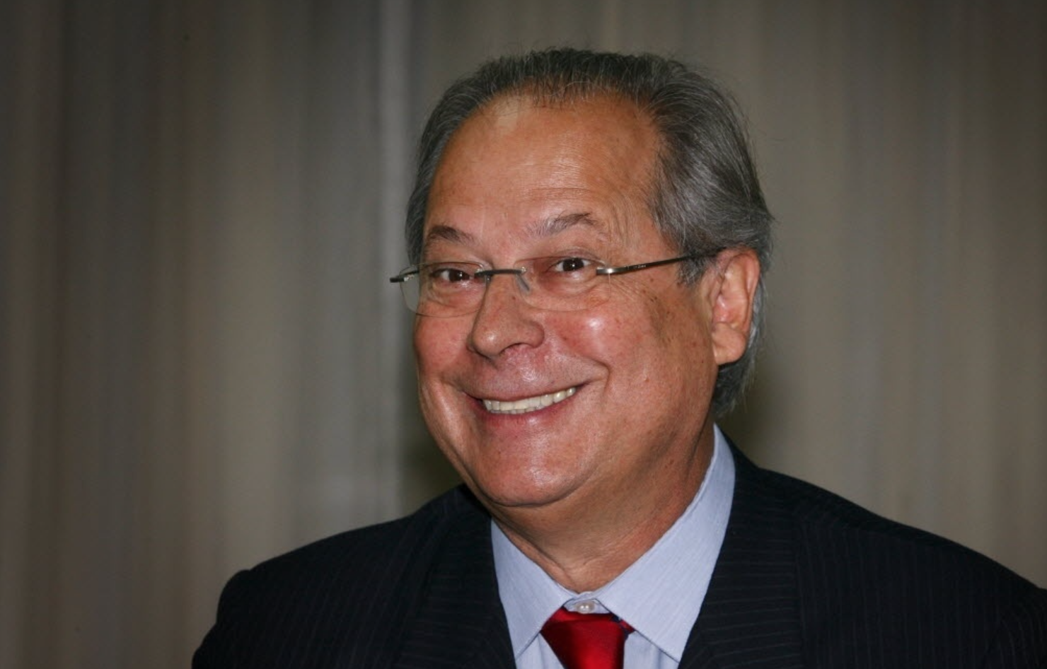 Em prisão domiciliar, Zé Dirceu recebe amigos para festa