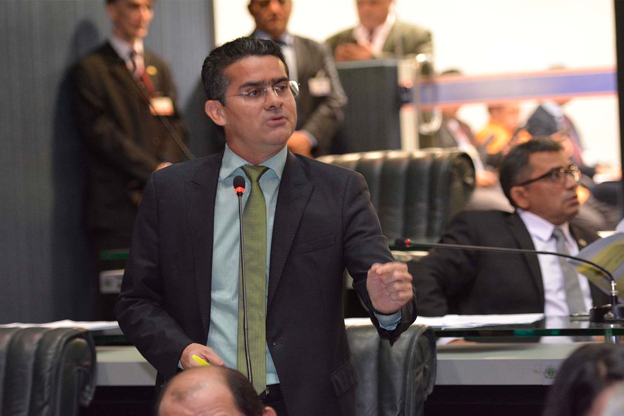 David conversa com Omar e anuncia saída do PSD