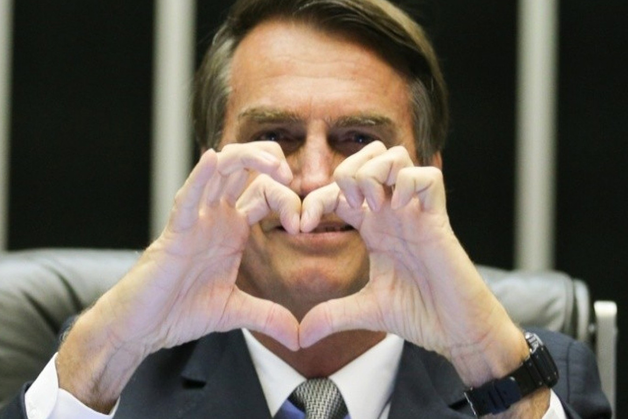 Bolsonaro é condenado a pagar R$ 150 mil a fundo LGBT