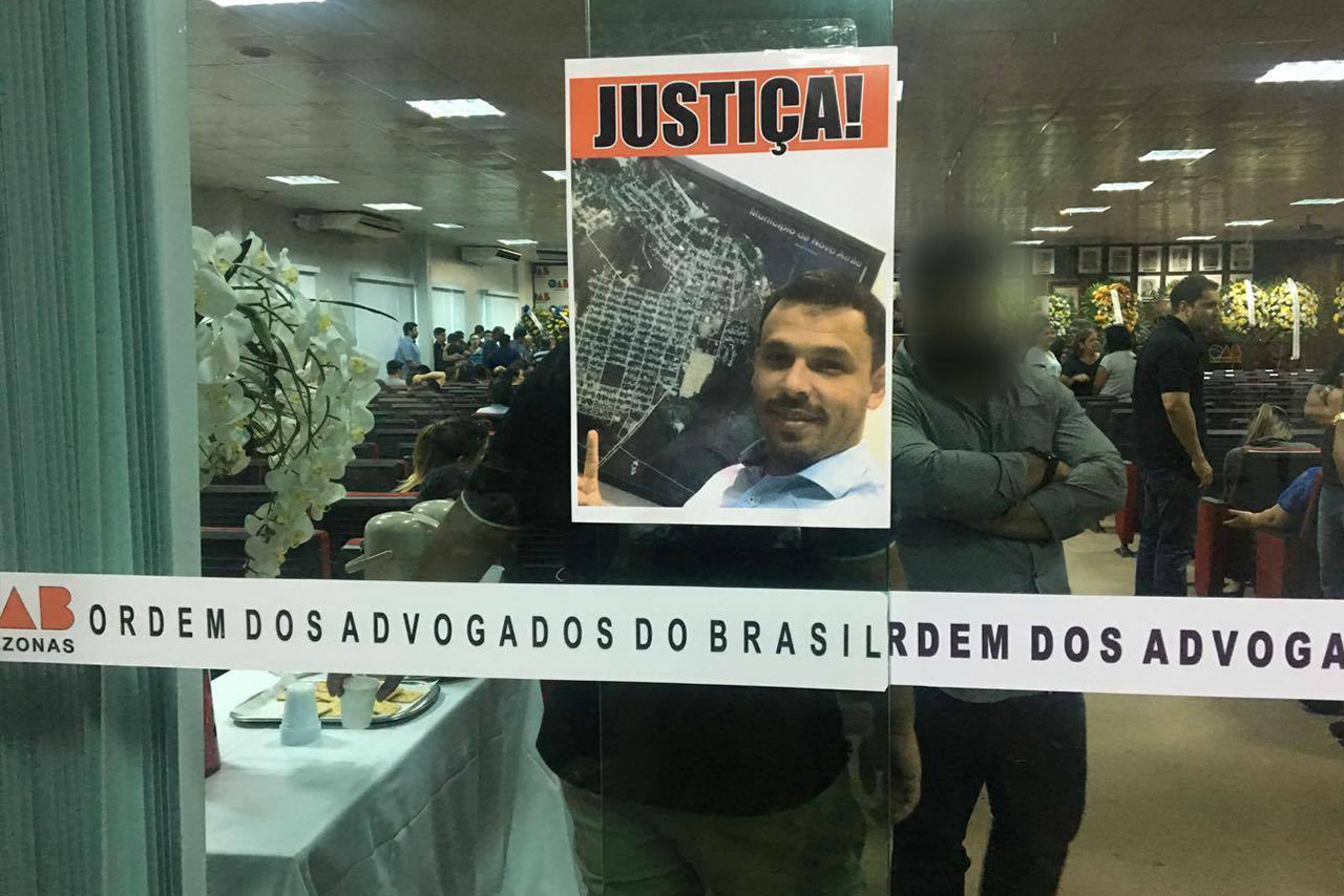 Velório de Wilson Justo é marcado por comoção. Veja as fotos.