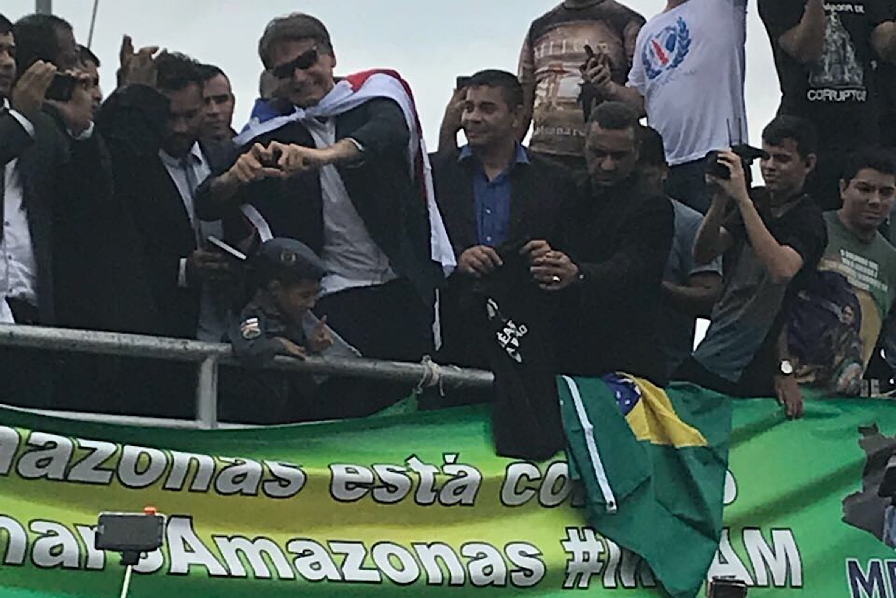 Bolsonaro diz em Manaus que quer dar carta branca para PM matar