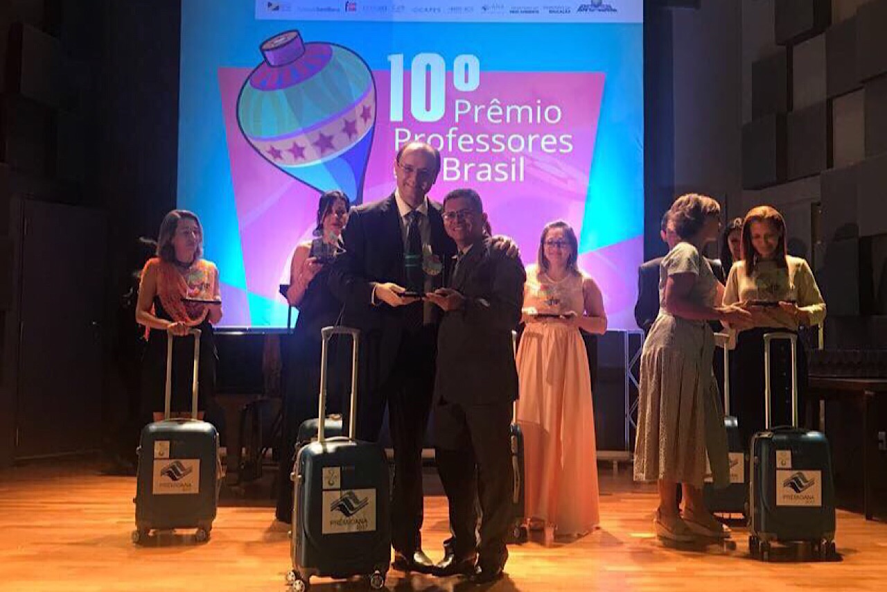 Professor de Parintins é premiado como um dos melhores do Brasil