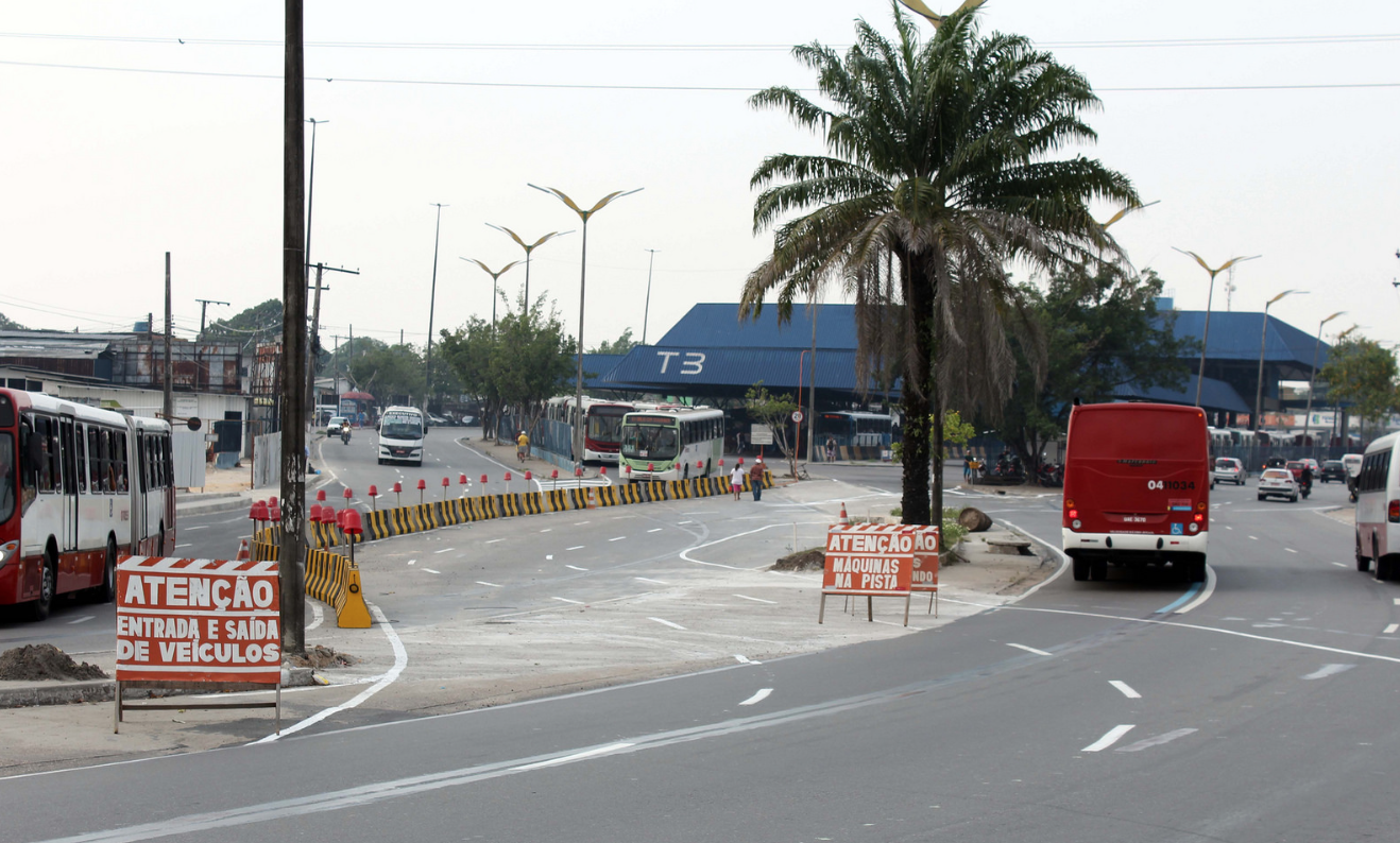 Obra em passagem de nível vai alterar o fluxo de veículos na avenida Noel Nutels