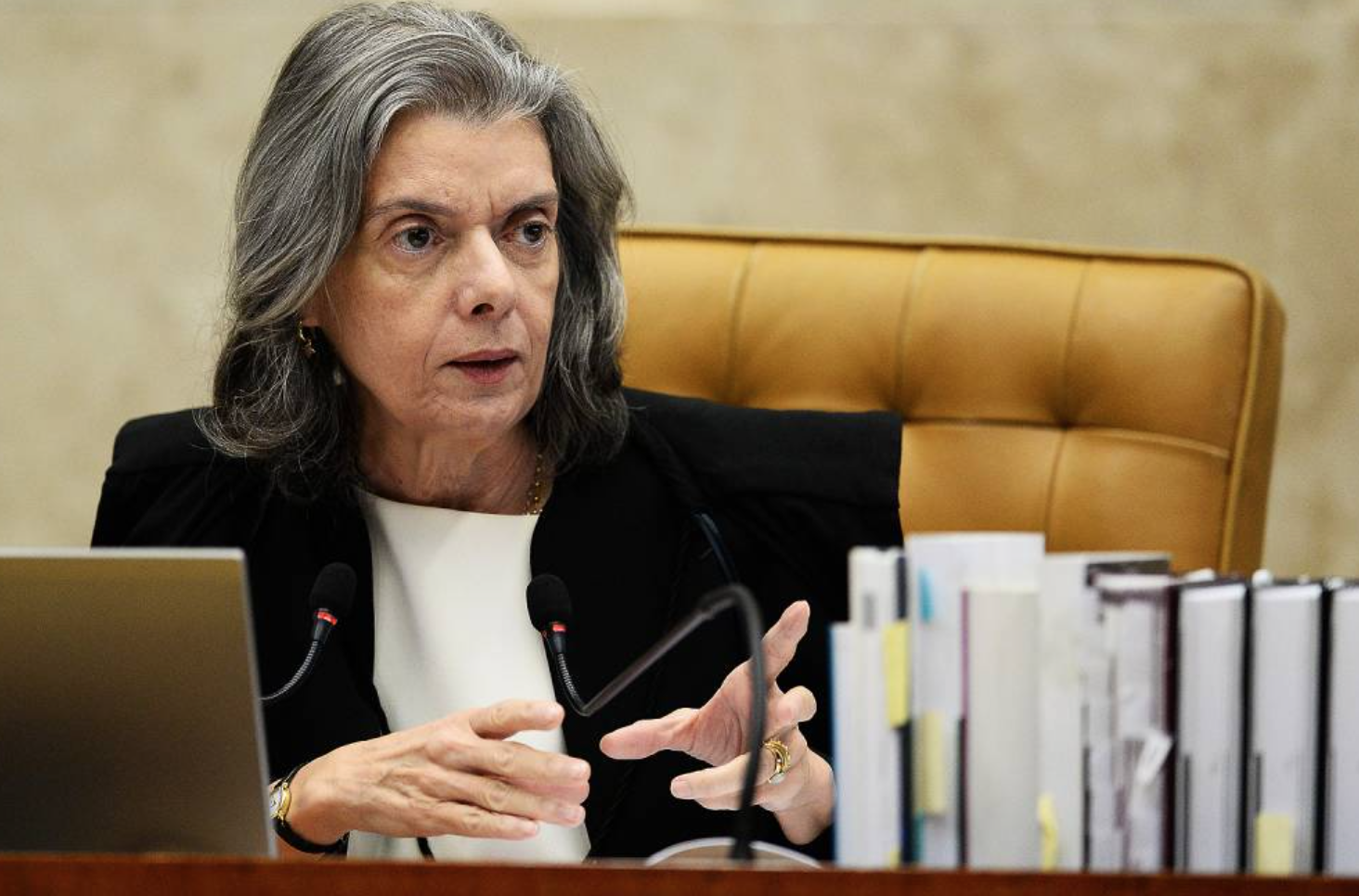 Carmen Lúcia suspende parte do decreto de Temer sobre indulto de Natal