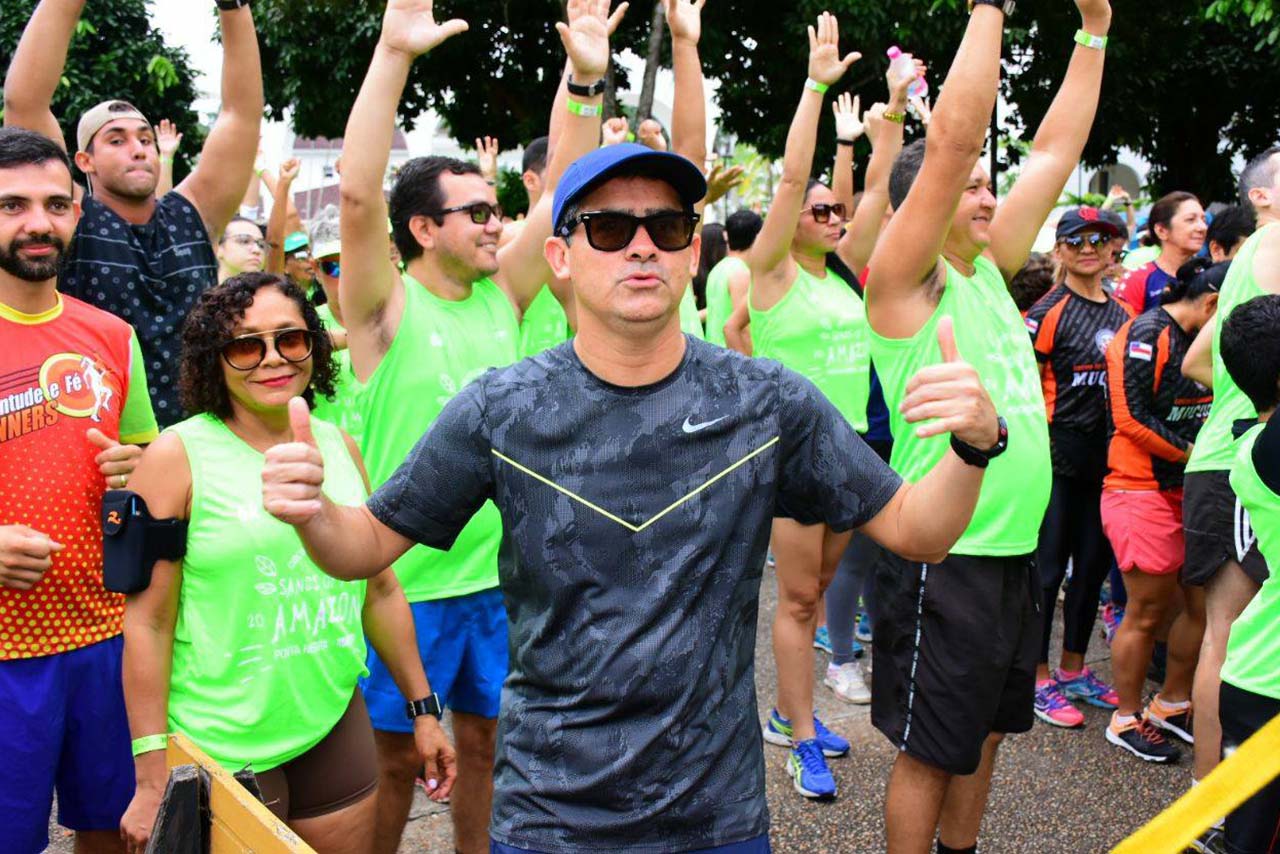 David Almeida mostra popularidade durante corrida