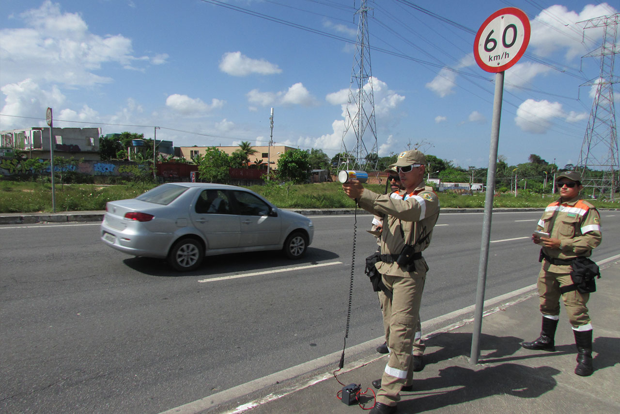 Notícia falsa sobre câmeras em ruas de Manaus se espalha pelo WhatsApp