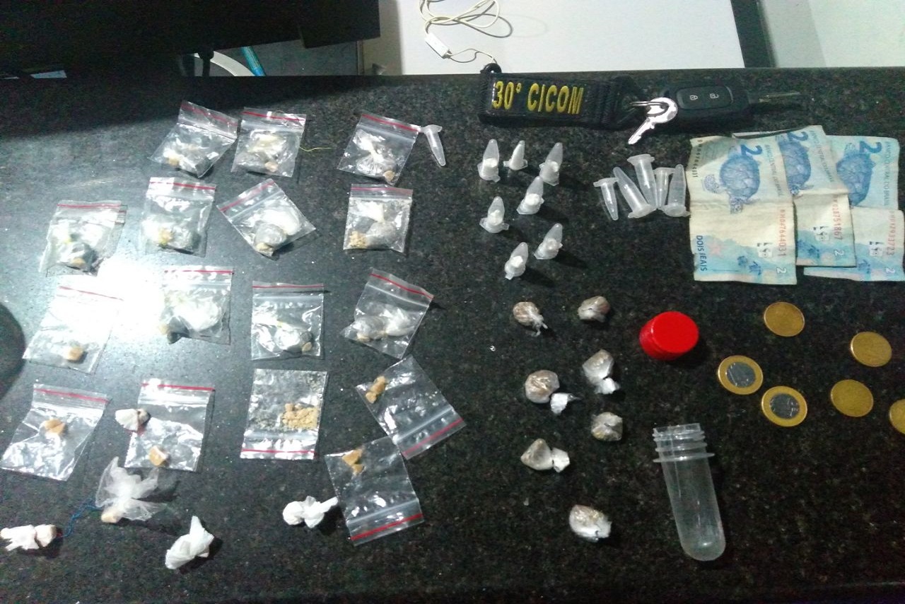 Adolescente é apreendido com drogas e moto furtada é localizada no Jorge Teixeira