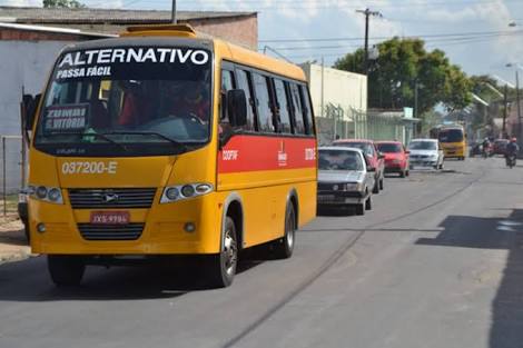 Para escapar de assalto cobradora se joga pela janela de Alternativo