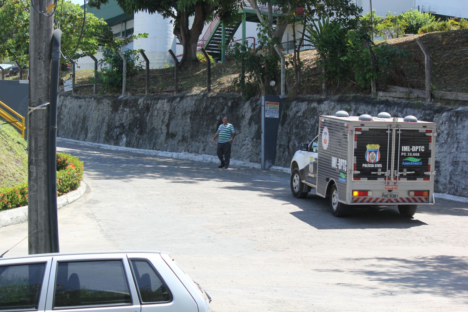 Homem tenta assaltar padaria e leva a pior. Veja