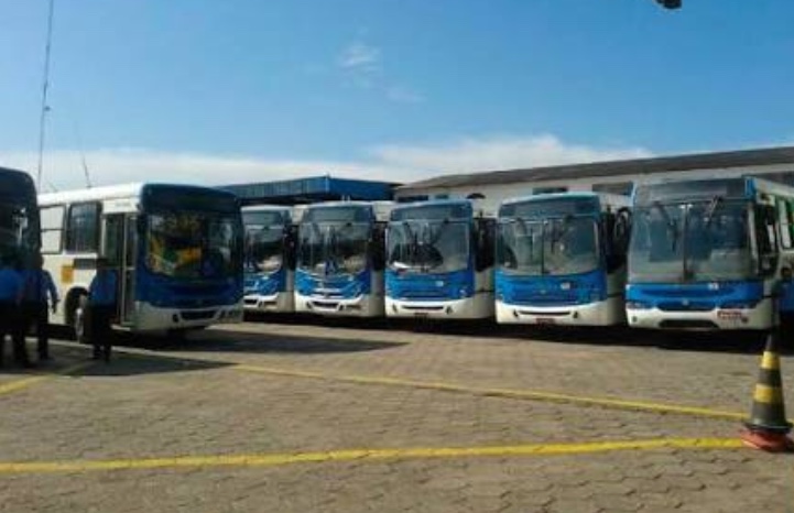 Rodoviários paralisam duas empresas na manhã desta segunda