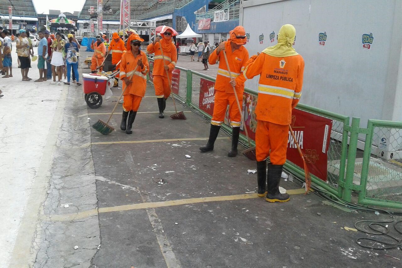 Mais de 800 toneladas de lixo foram retiradas das ruas de Manaus no Carnaval