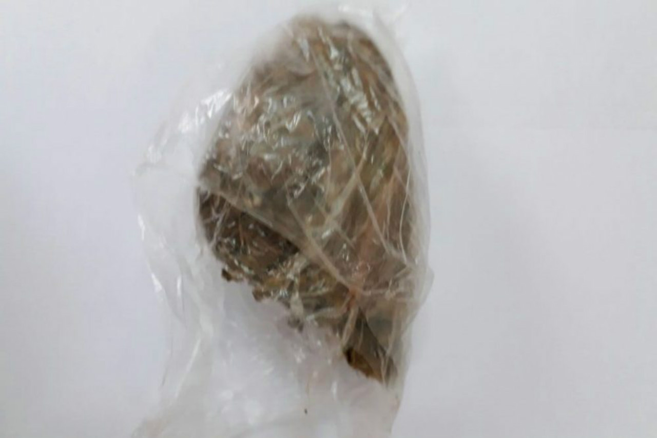 Mulher é flagrada tentando entrar com droga nas partes íntimas no Ipat