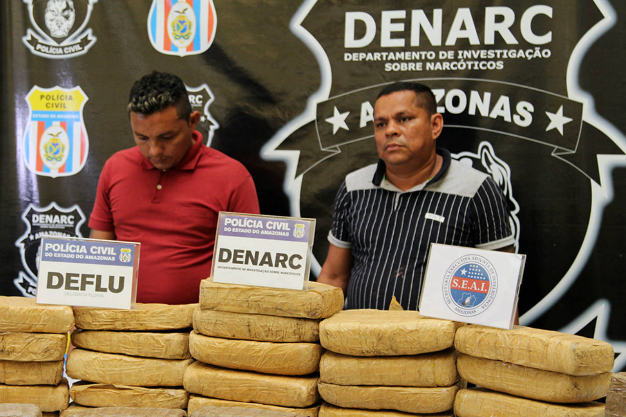 Dupla é presa com 40 kg de maconha no Porto da Manaus Moderna