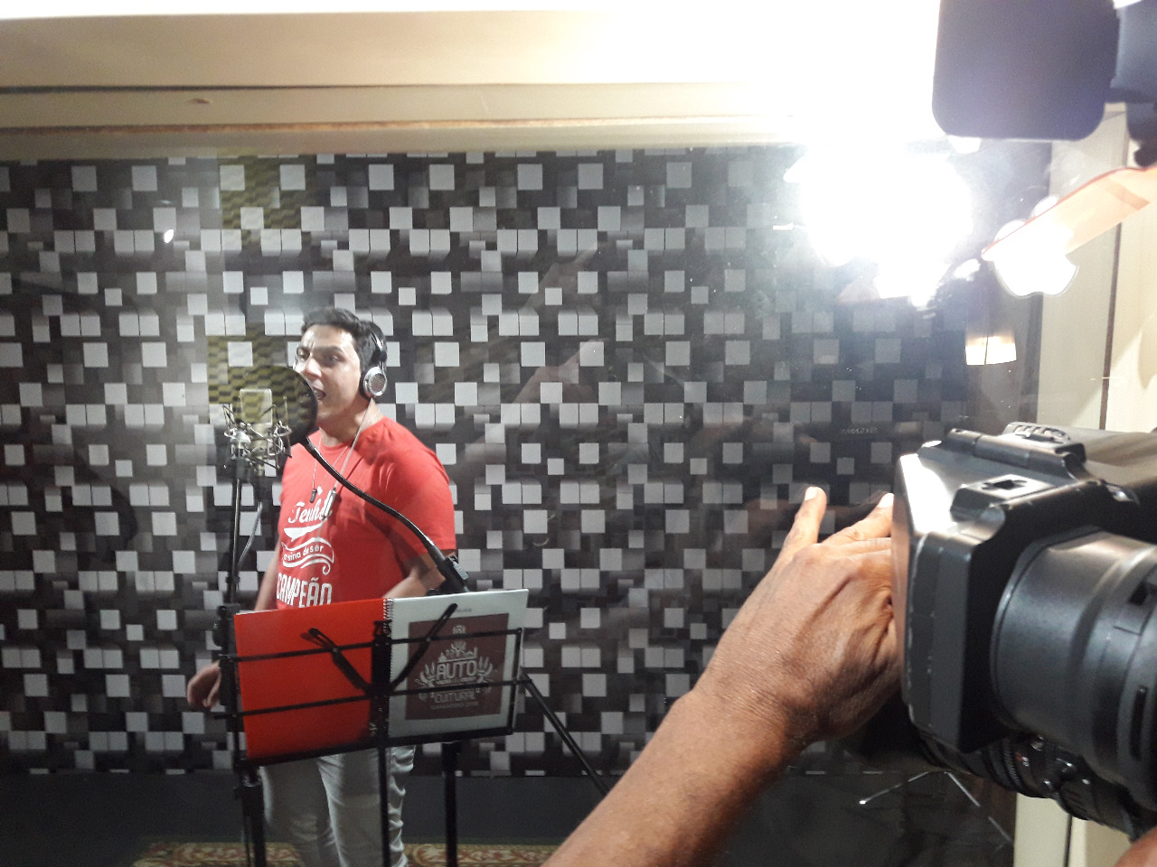 Sebastião Júnior entra em estúdio para finalizar novo CD do Garantido