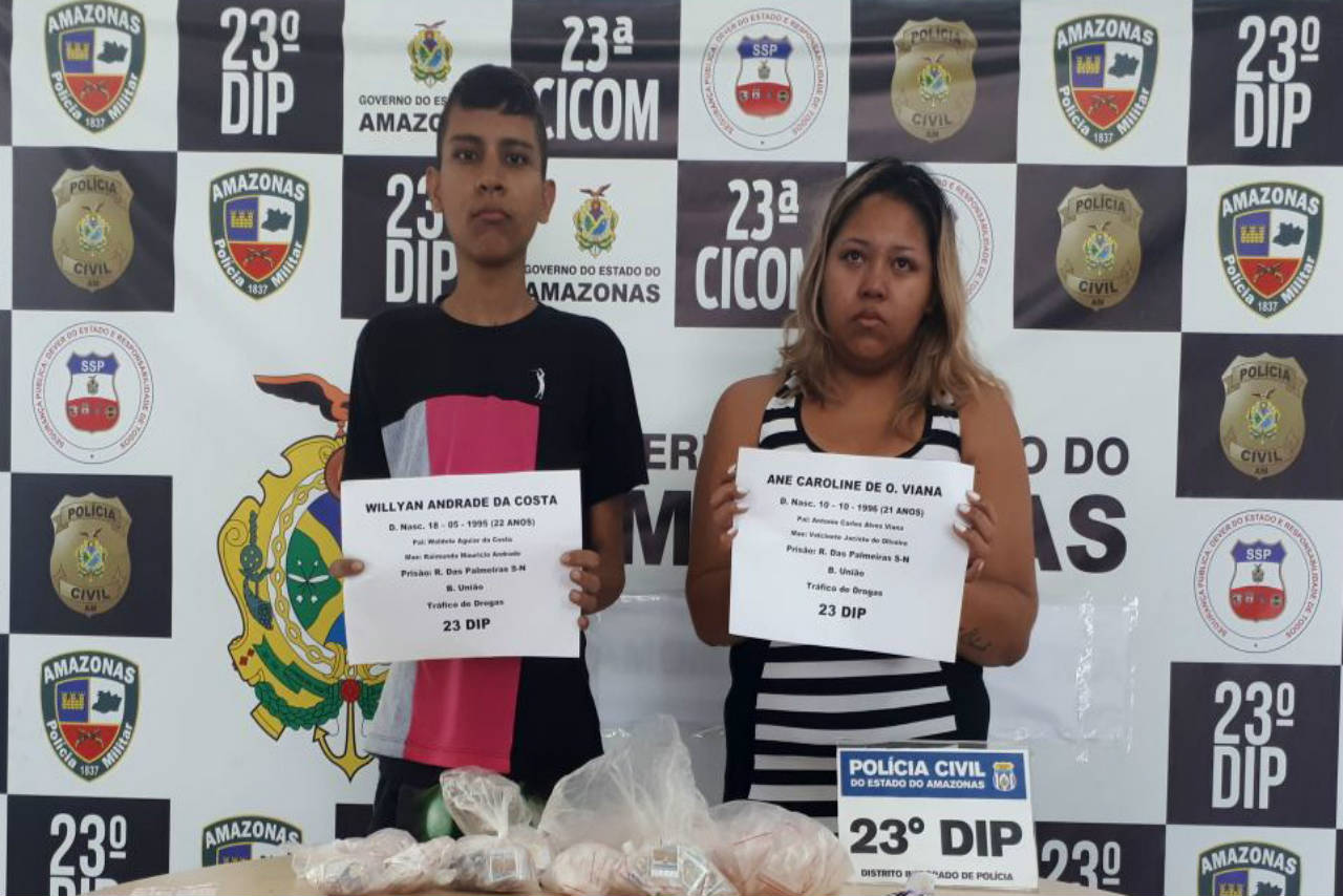 Casal é preso com 804 trouxinhas e 30 pinos de cocaína no Parque Dez