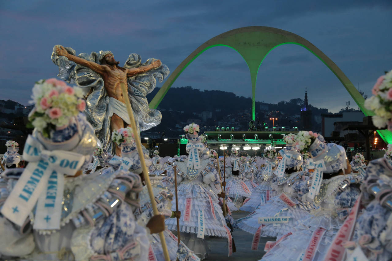 Liesa decide não rebaixar Grande Rio e Império Serrano