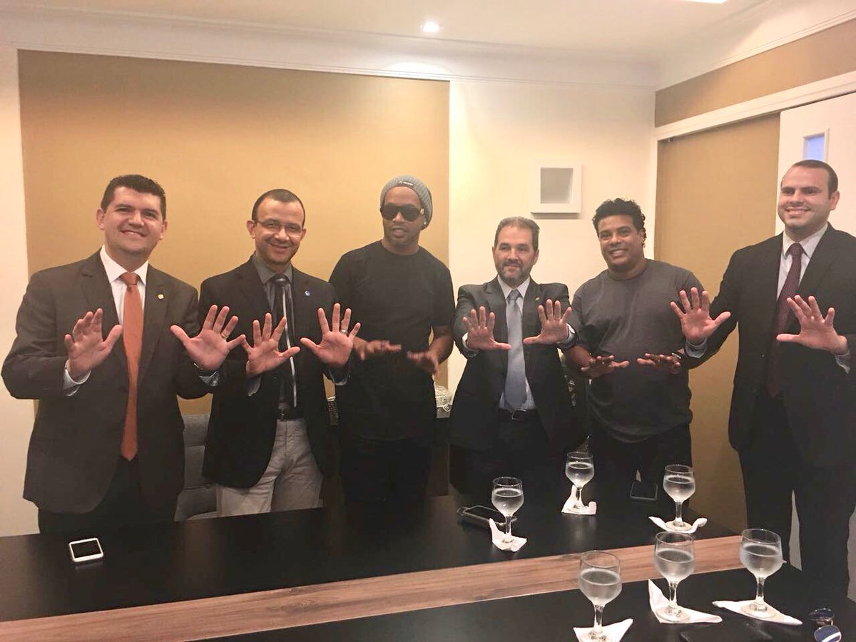 Ronaldinho Gaúcho se filia ao PRB e quer concorrer para vaga no Senado