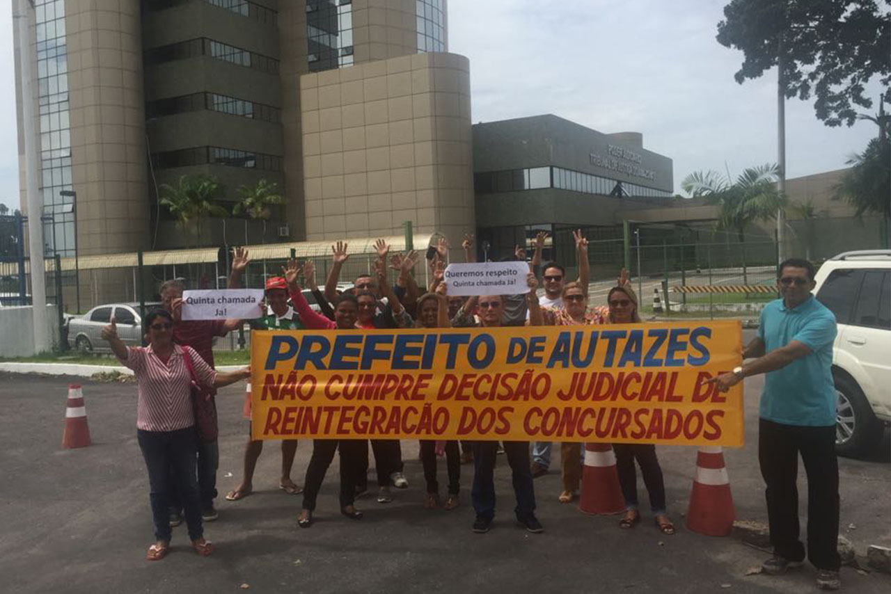 Concursados de Autazes protestam contra prefeito Anderson Cavalcante, que desdenha da Justiça 