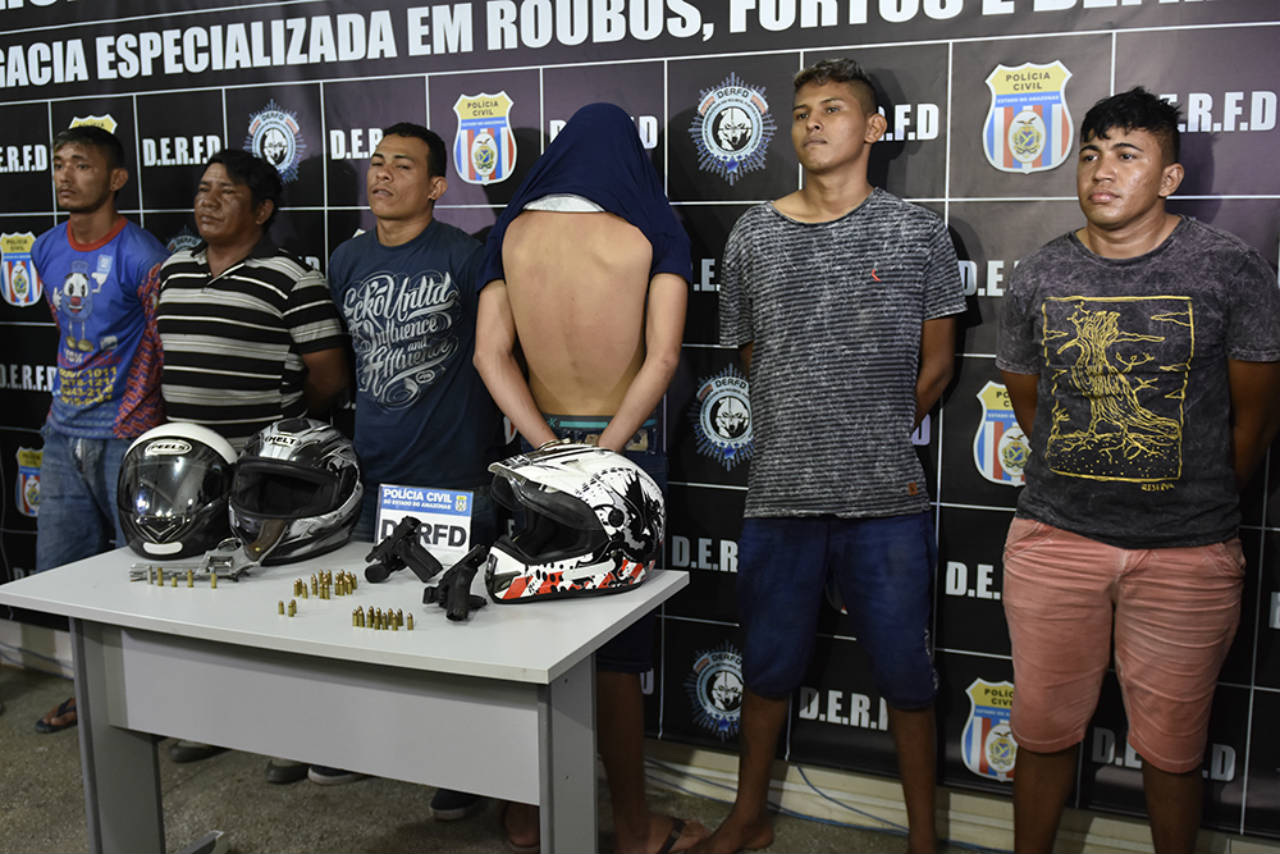 Polícia impede roubo a supermercado e prende quadrilha no São José