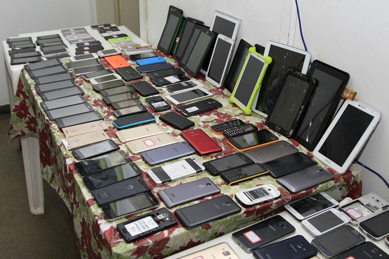 Polícia realiza devolução de celulares roubados no Centro de Manaus