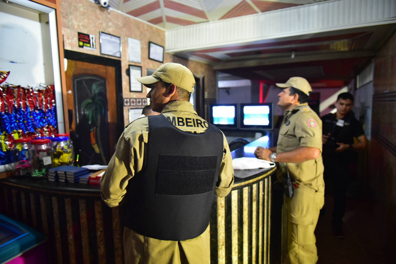 Operação Jejuardes fecha três bares e uma casa noturna em Manaus