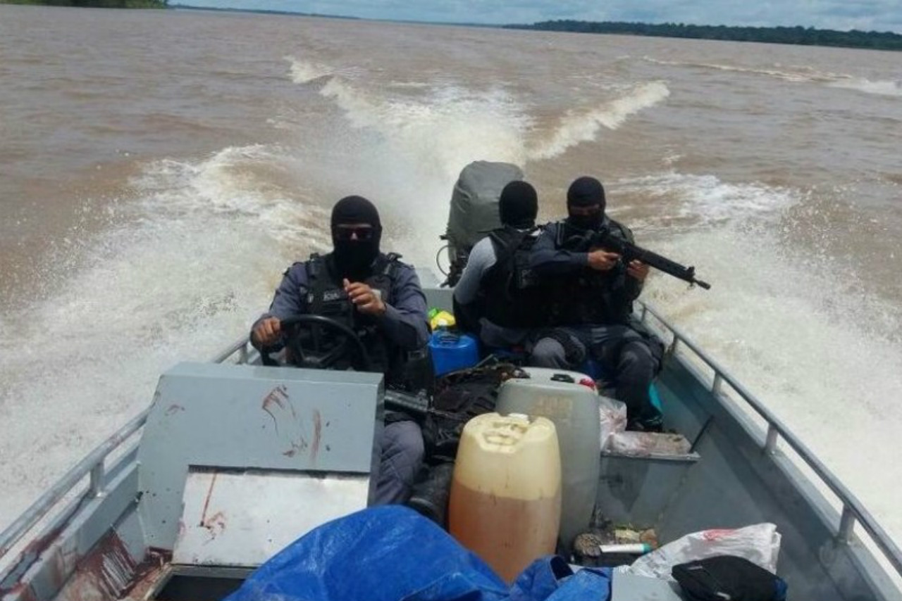 Policiais trocam tiros com piratas e dois morrem no Rio Solimões