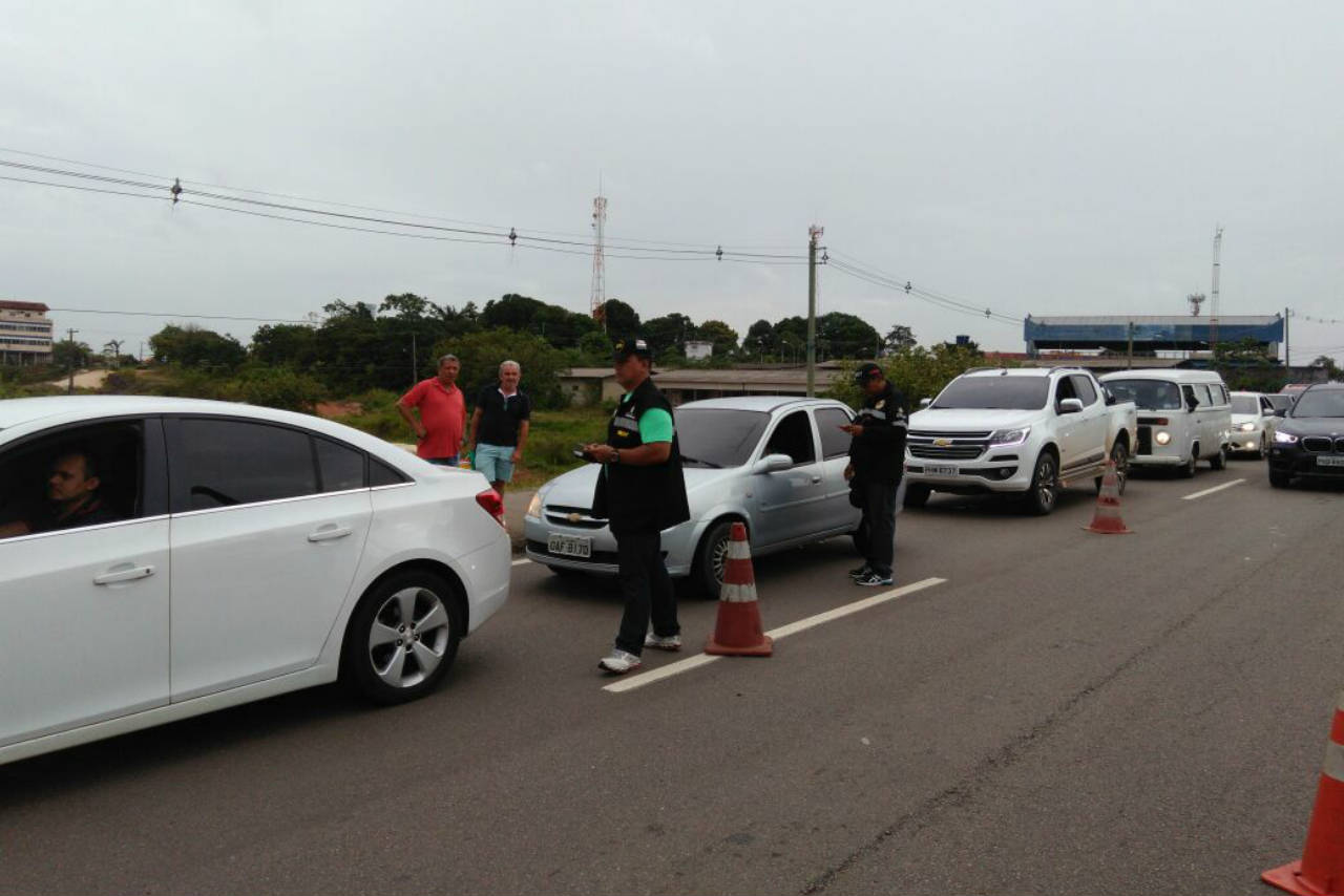 Mais de cem motoristas são autuados durante fiscalização do Detran-AM