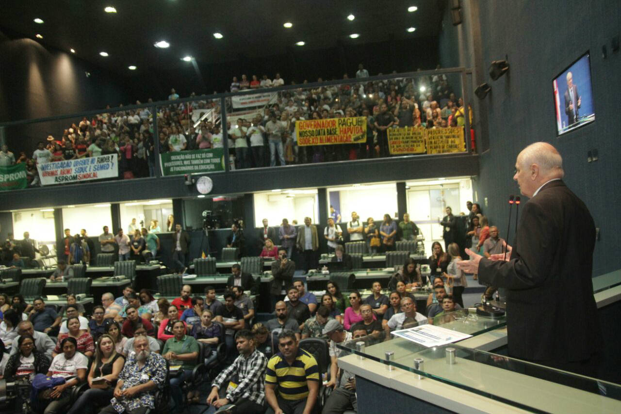 Não há mais motivo para não aumentar salários dos professores, diz Serafim