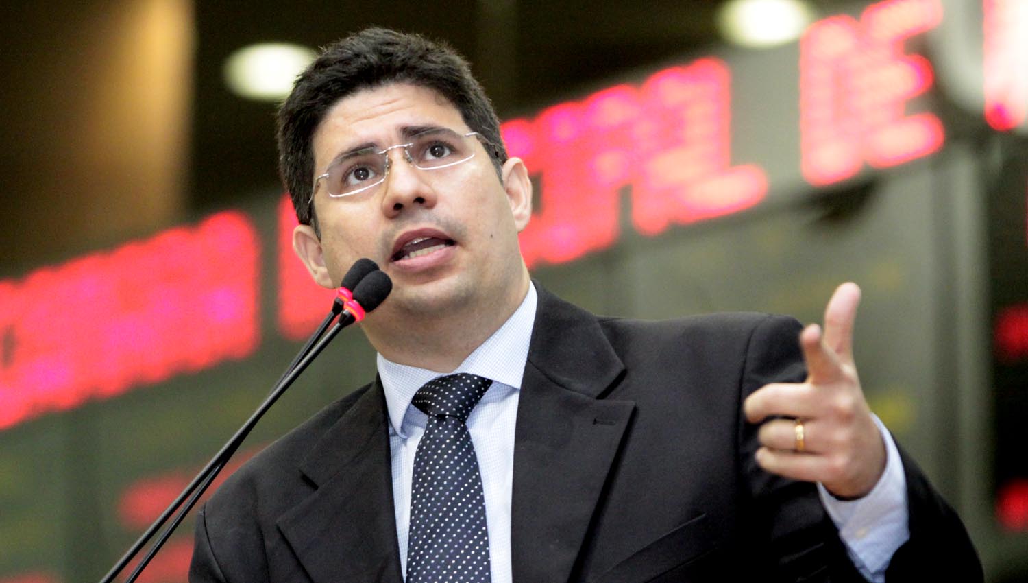 Dito &#038; Feito &#8211; Hissa exonera mulher de Sidney Leite