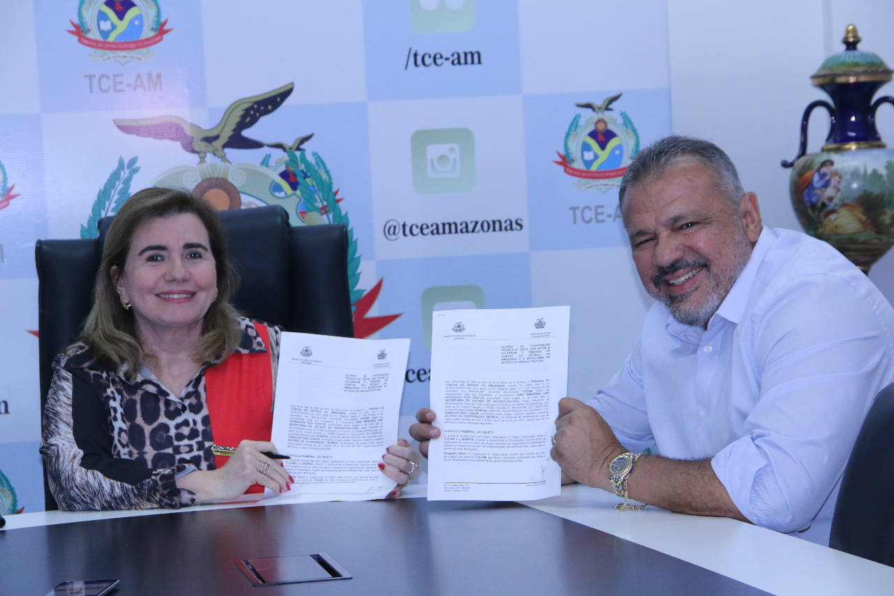 TCE-AM e Seinfra assinam acordo para fiscalizar obras do governo