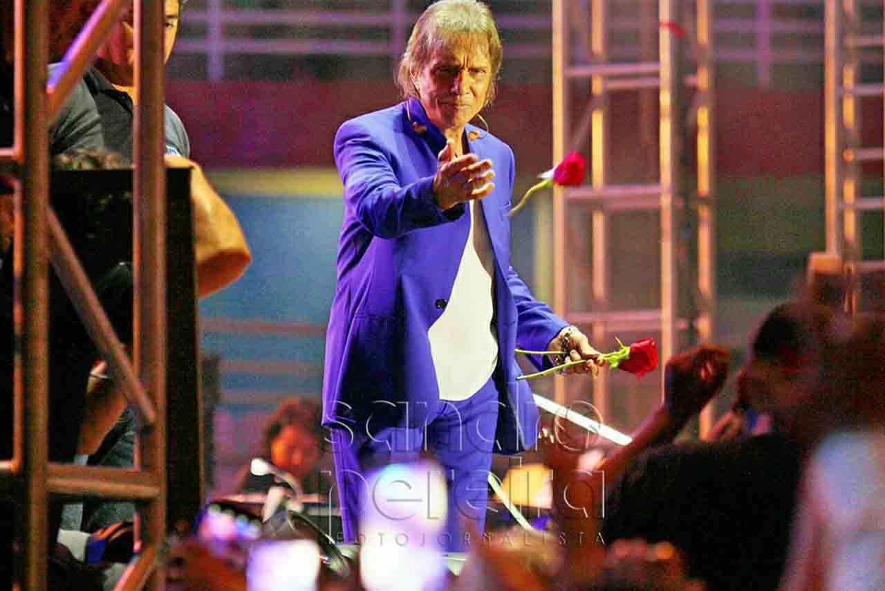 Roberto Carlos prova em Manaus que quem foi &#8216;Rei&#8217; sempre será majestade