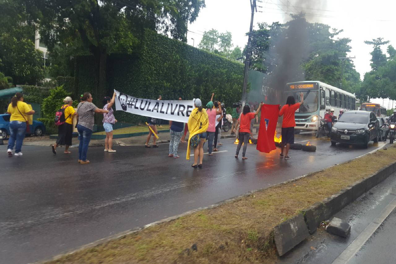 Filiada da Rede Globo no Amazonas é atacada por movimento pró-Lula