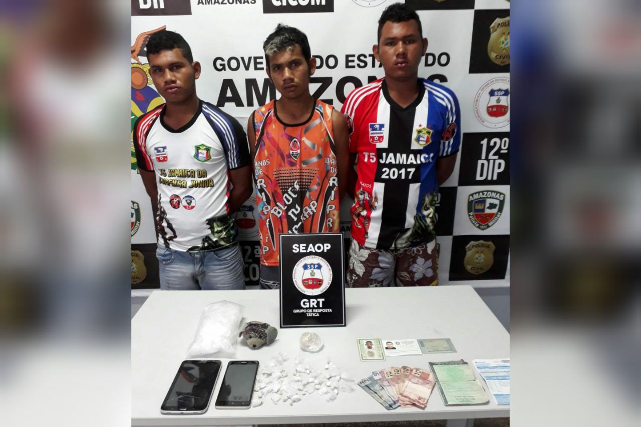 Três irmãos são presos com drogas em casa usada como boca de fumo em Manaus
