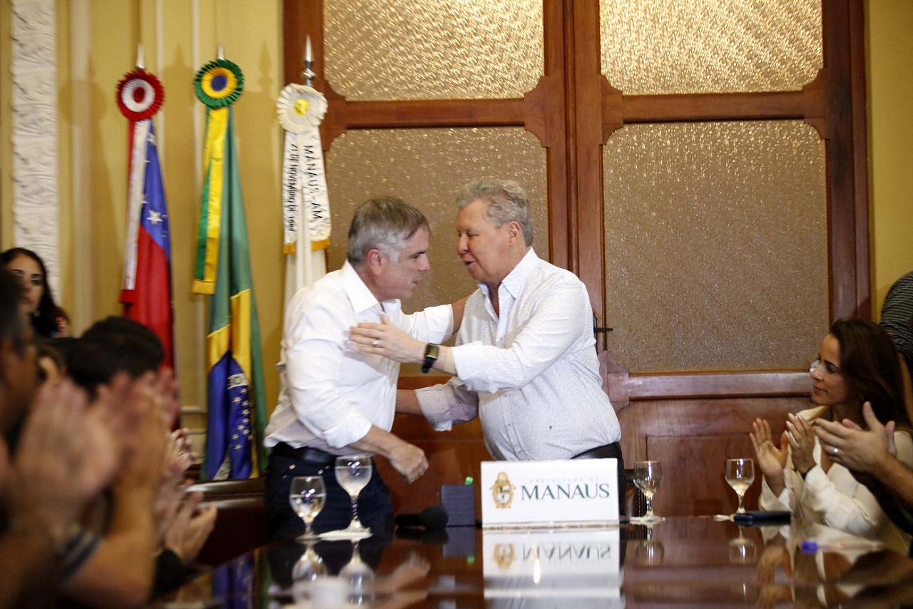 Arthur Virgílio recebe em Manaus pré-candidato à presidência Flávio Rocha