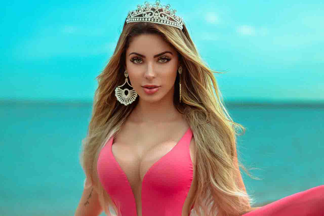 Mariana Castilho estrela novo ensaio inspirado na Princesa Diana