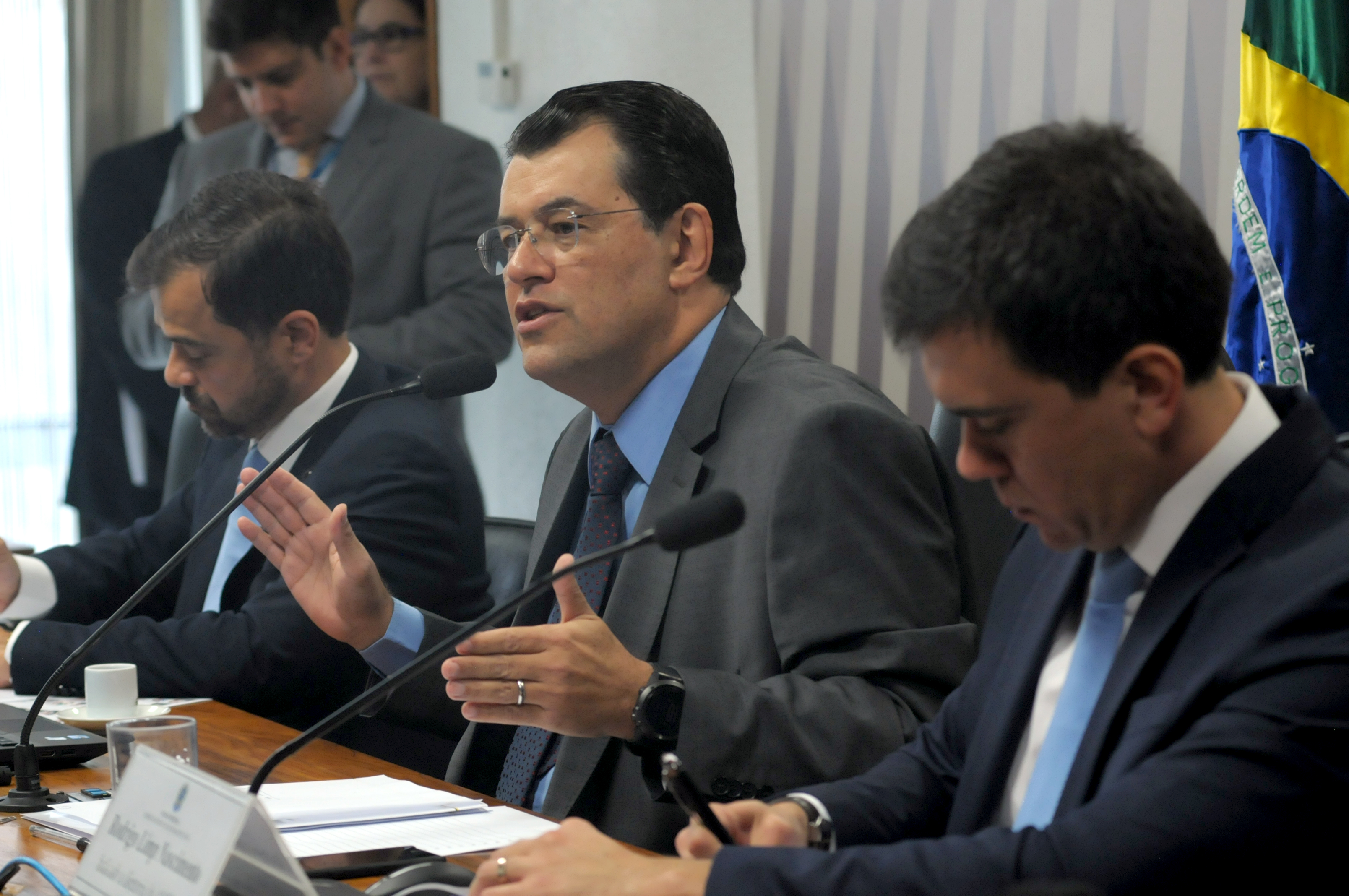 Braga pede ajuda de senadores para aprovar projeto que recupera o setor elétrico