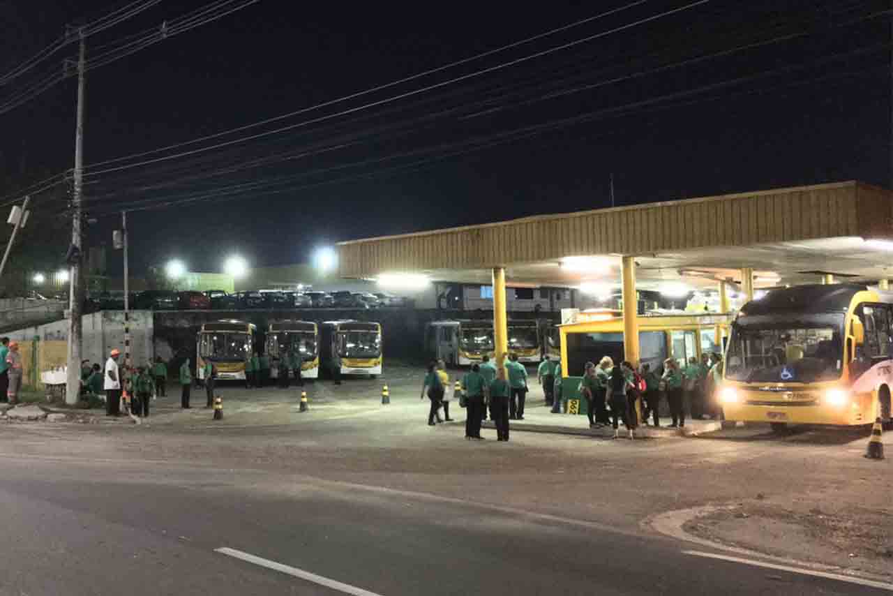 Rodoviários paralisam 100% do transporte coletivo nesta quinta