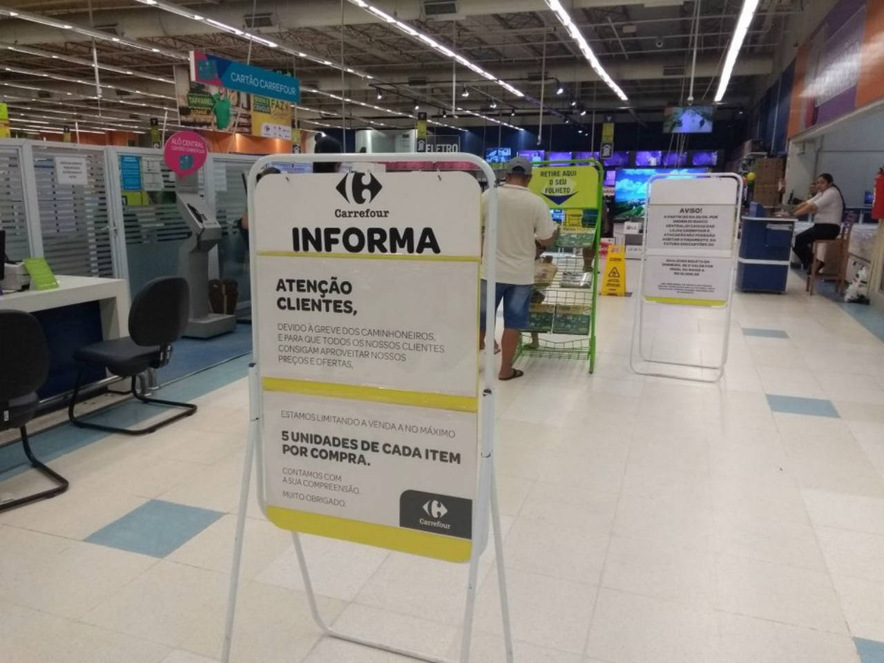 Supermercado de Manaus limita compra de produtos para evitar desabastecimento